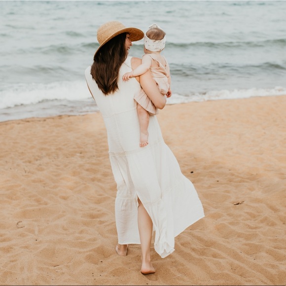 Gorgeous Flowy Doe & Rae medium dress - Picture 9 of 11